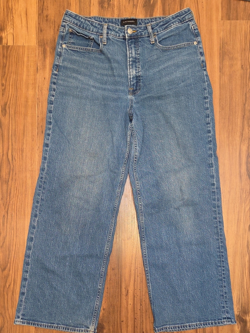 Relaxed Straight Women's Denim Jeans in Medium Blue - Casual Everyday